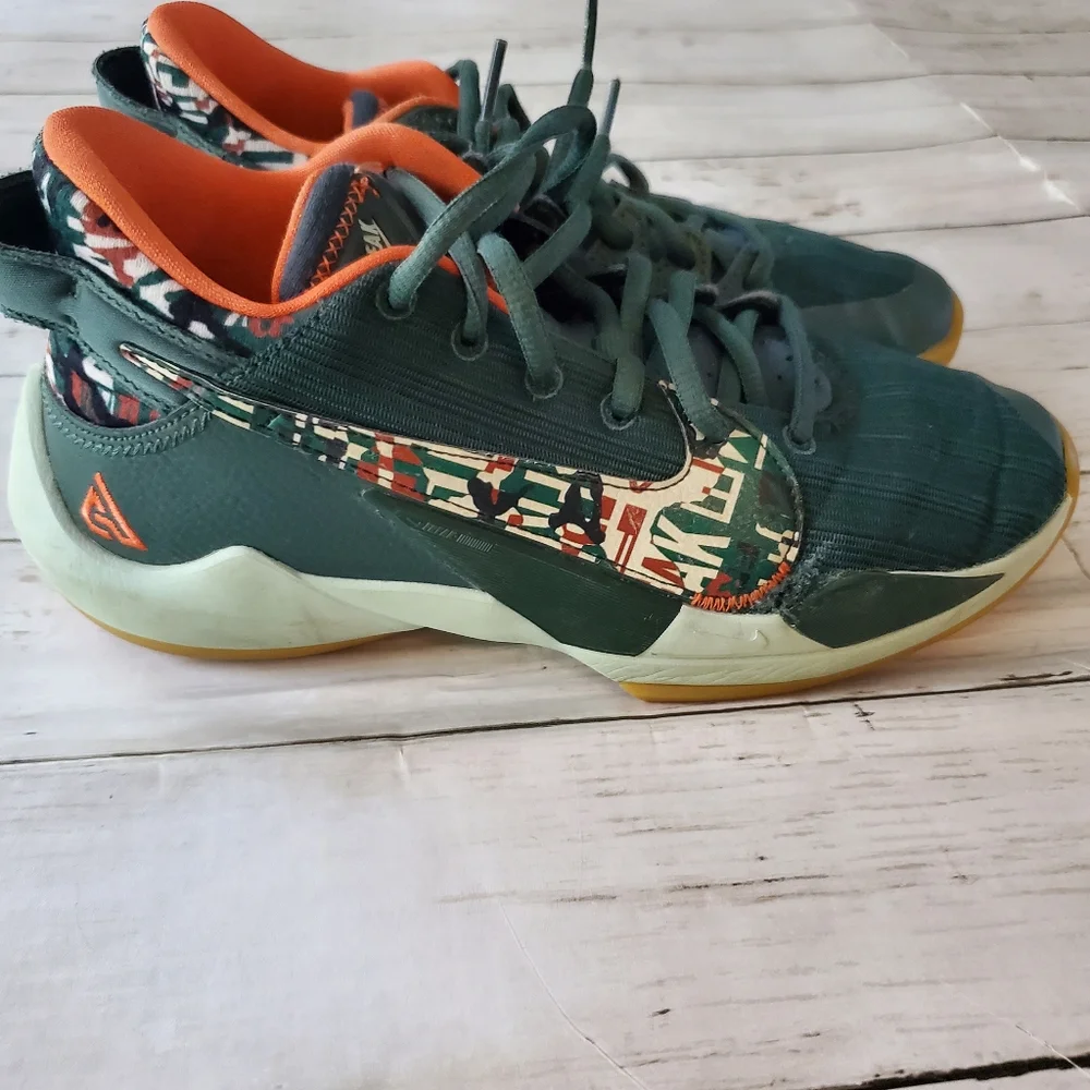 Nike zoom‎ freak 2 vintage green pistachio frost and orange sneakers